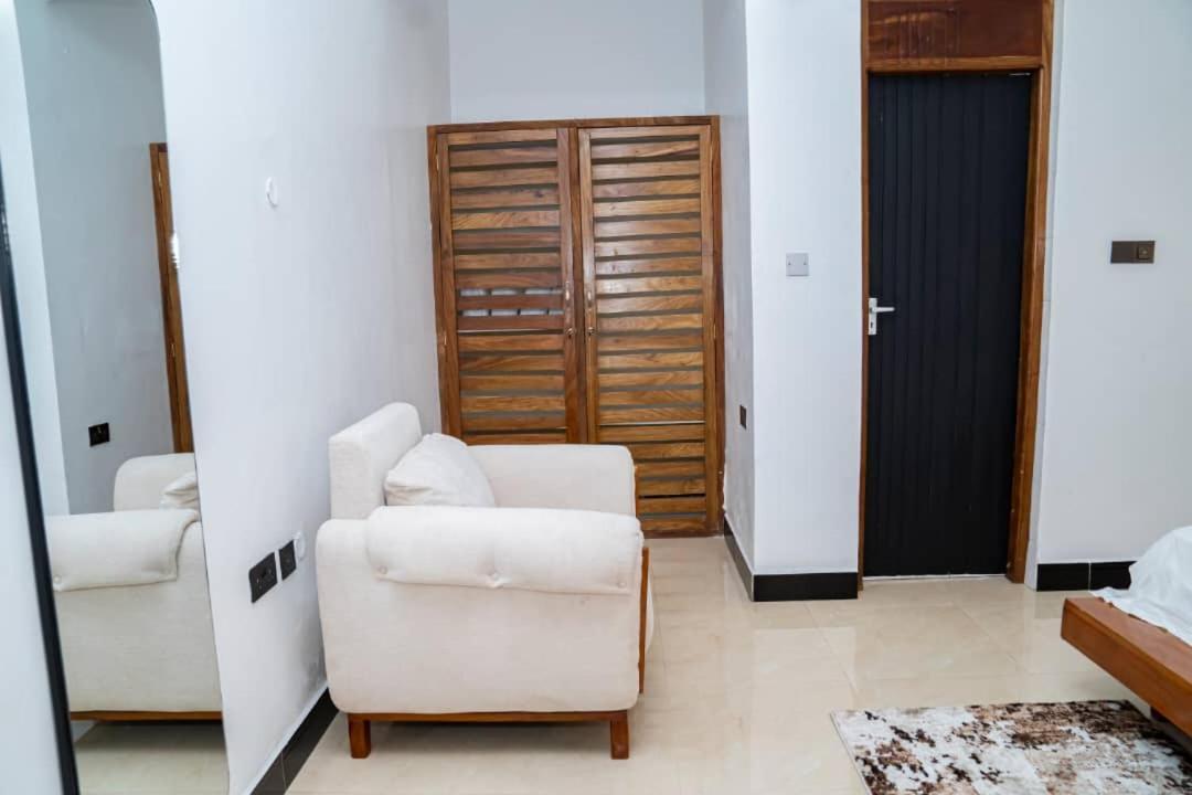 Unit Number 1 Apartment Nkunjila Ngoại thất bức ảnh
